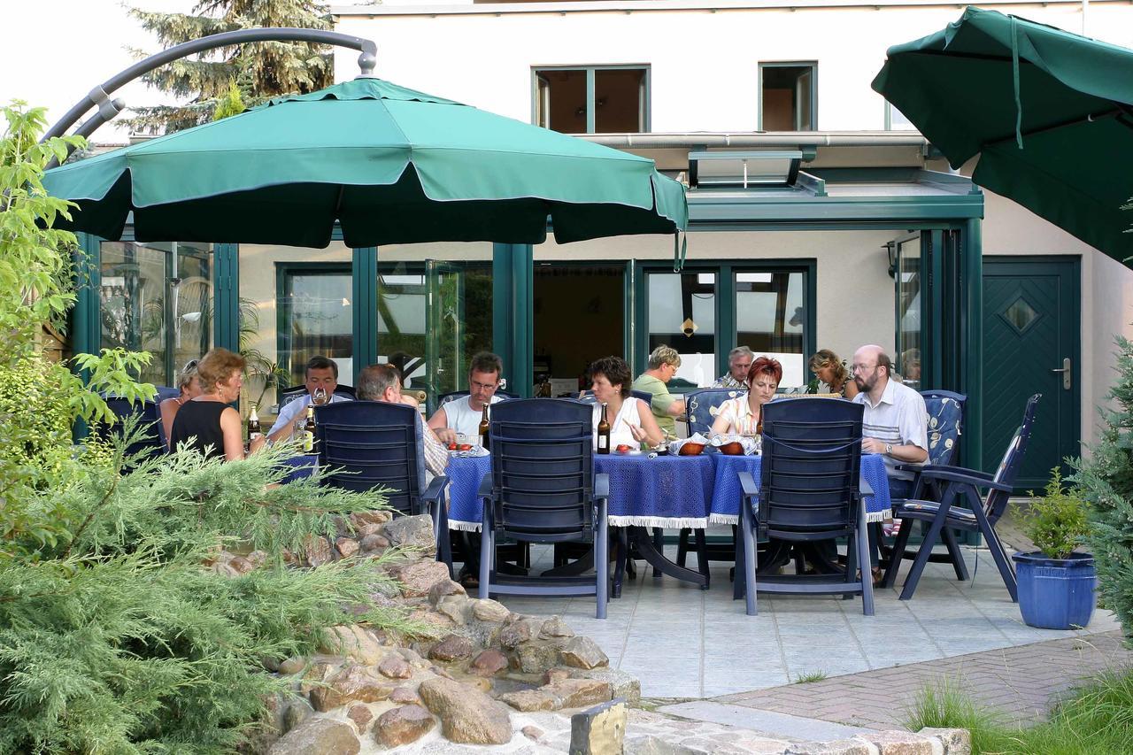Pension Zum Yachthafen Waren  Extérieur photo